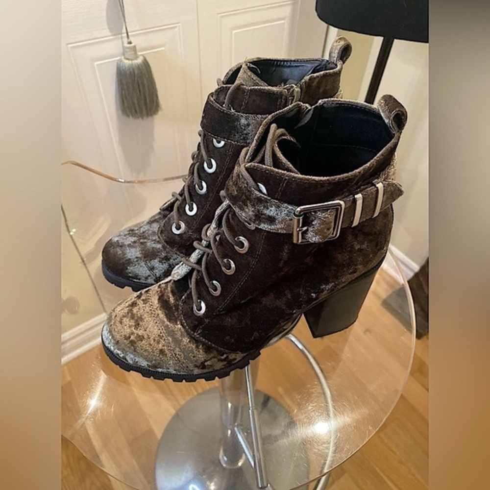 🆕Qupid combat heeled boot 🥾 crushed velvet, olive green, side zip, front laces